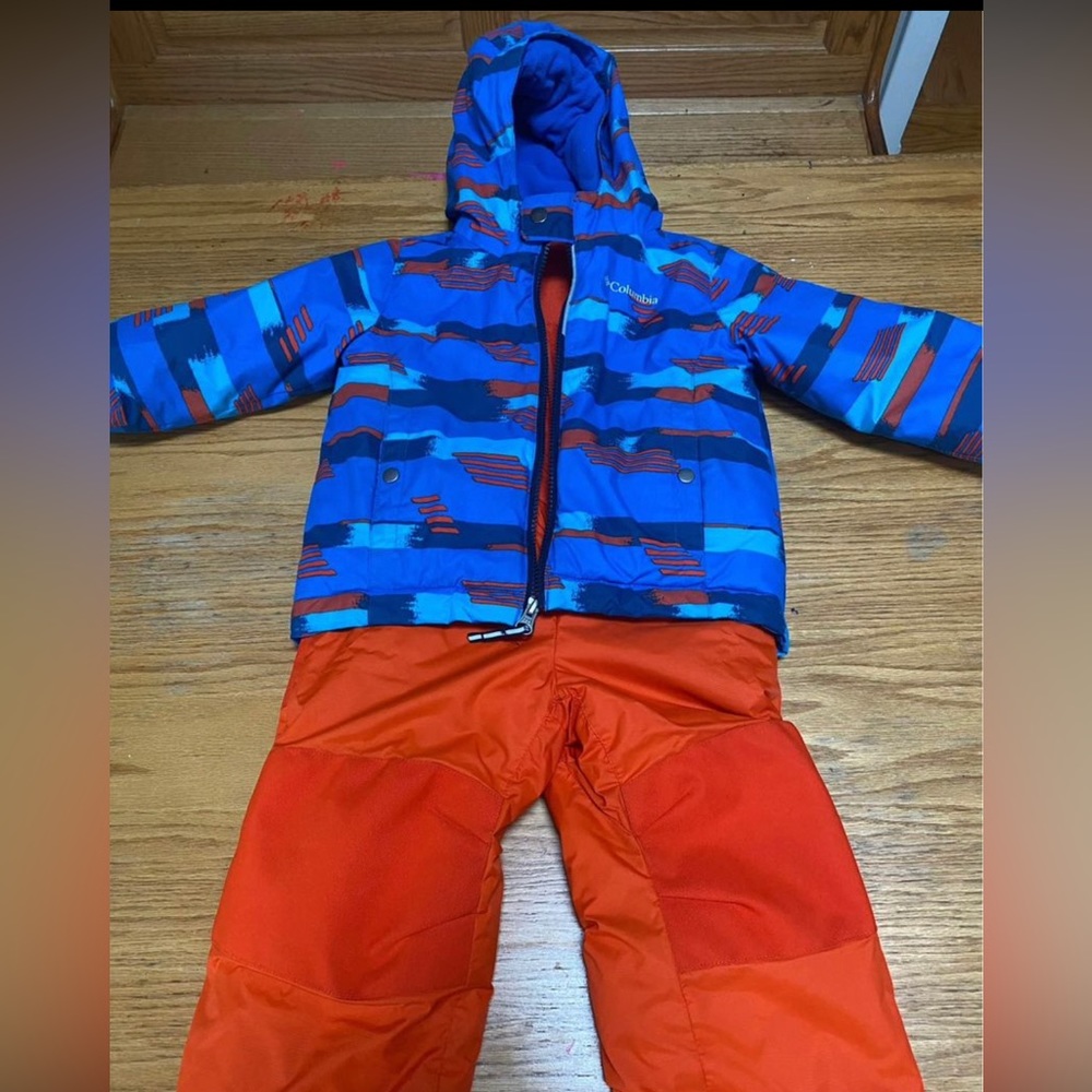 3T snow pants and jacket. Great condition.